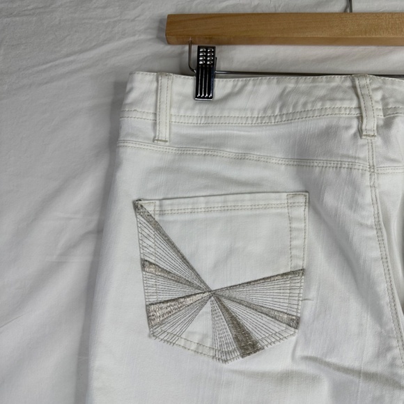 Cache Women's White Stretch Bootcut Jeans Size 10 - Picture 7 of 9